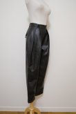 画像2: DECO depuis 1985 FAKE LEATHER TUCK PANTS (2)