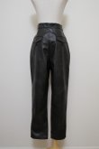 画像3: DECO depuis 1985 FAKE LEATHER TUCK PANTS (3)